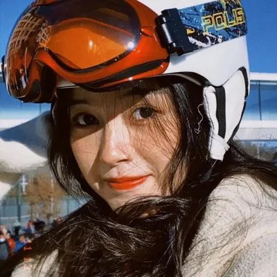 热裤荡女